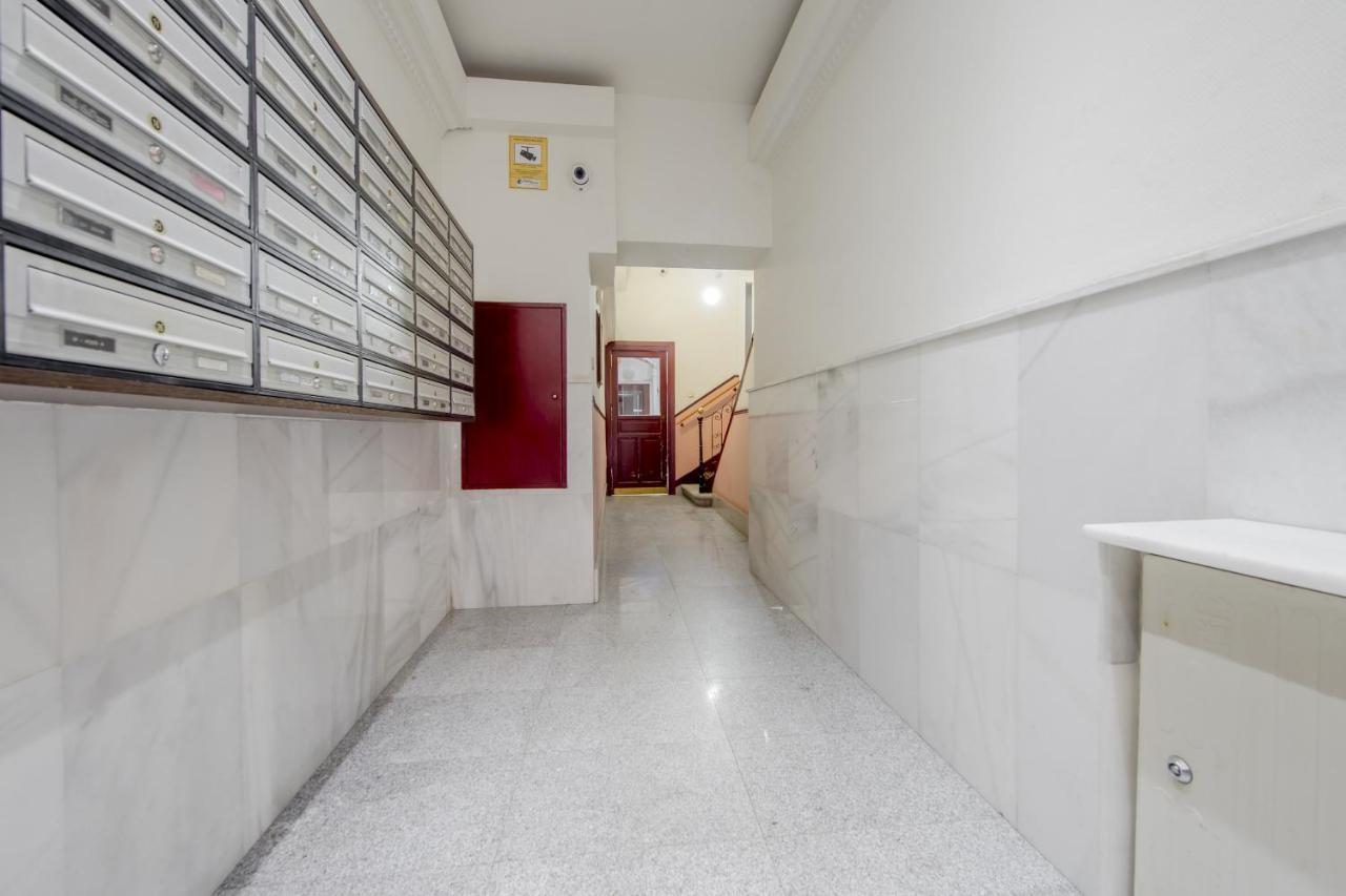 Nuevo Apt De 7 Pax En El Corazon De Malasana Madrid Luaran gambar