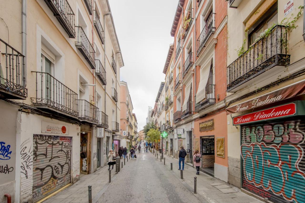 Nuevo Apt De 7 Pax En El Corazon De Malasana Madrid Luaran gambar