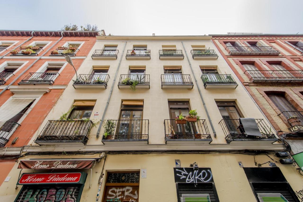 Nuevo Apt De 7 Pax En El Corazon De Malasana Madrid Luaran gambar