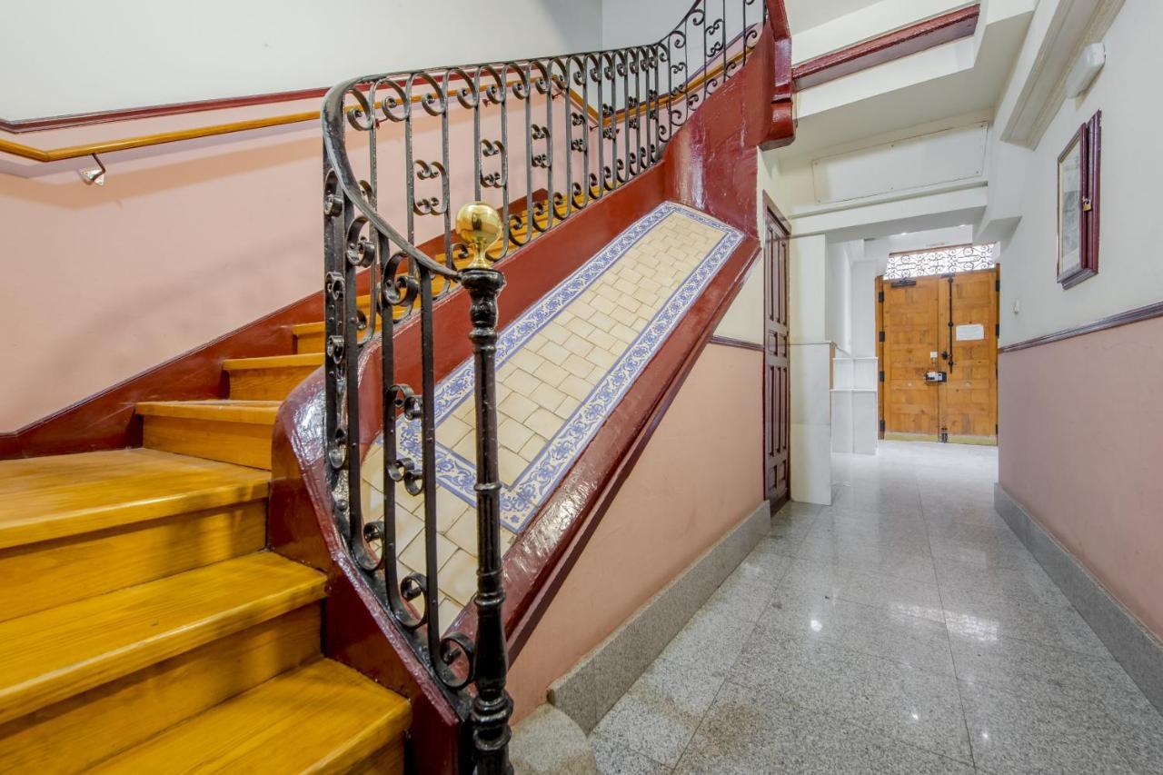 Nuevo Apt De 7 Pax En El Corazon De Malasana Madrid Luaran gambar