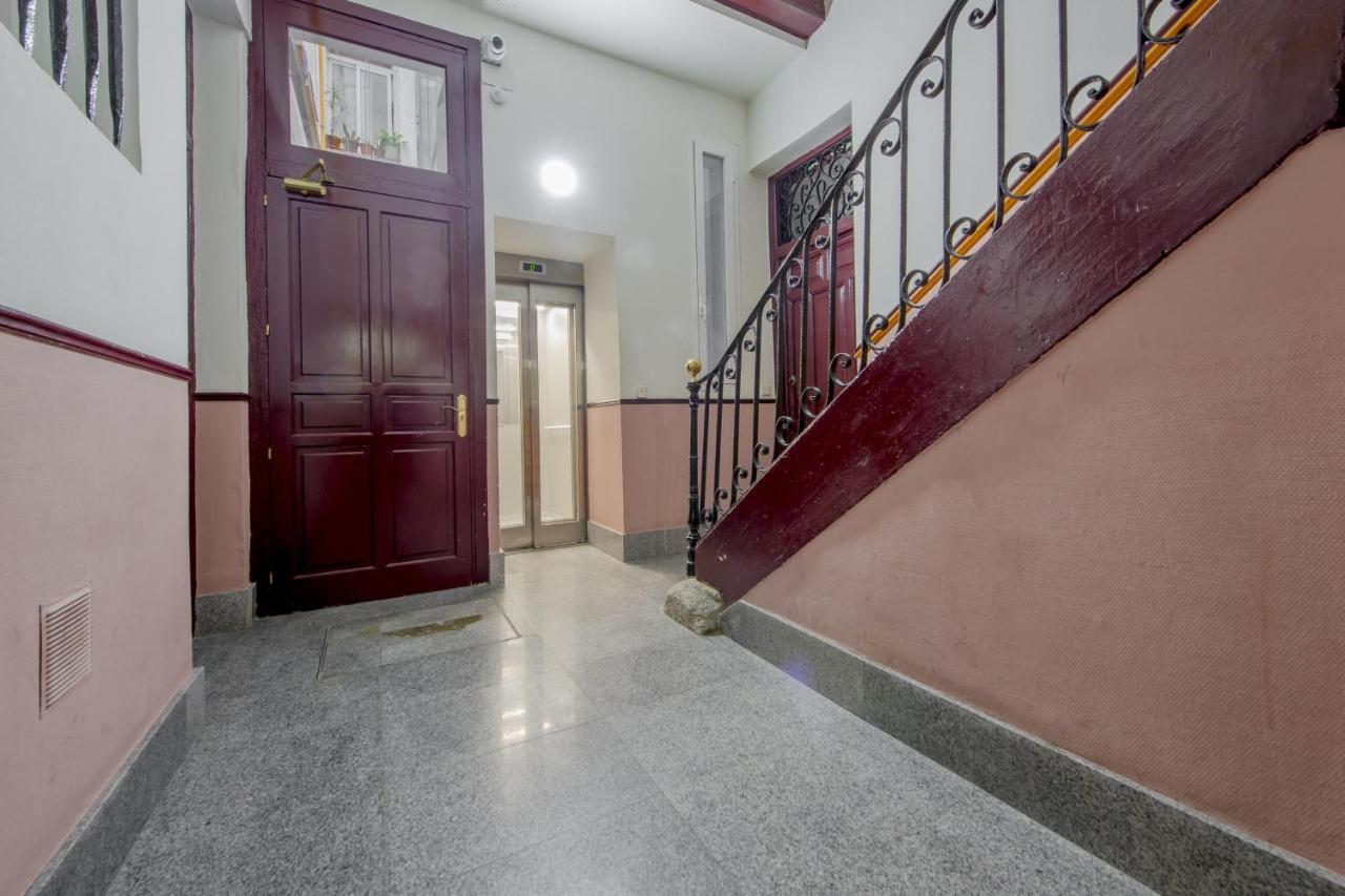 Nuevo Apt De 7 Pax En El Corazon De Malasana Madrid Luaran gambar